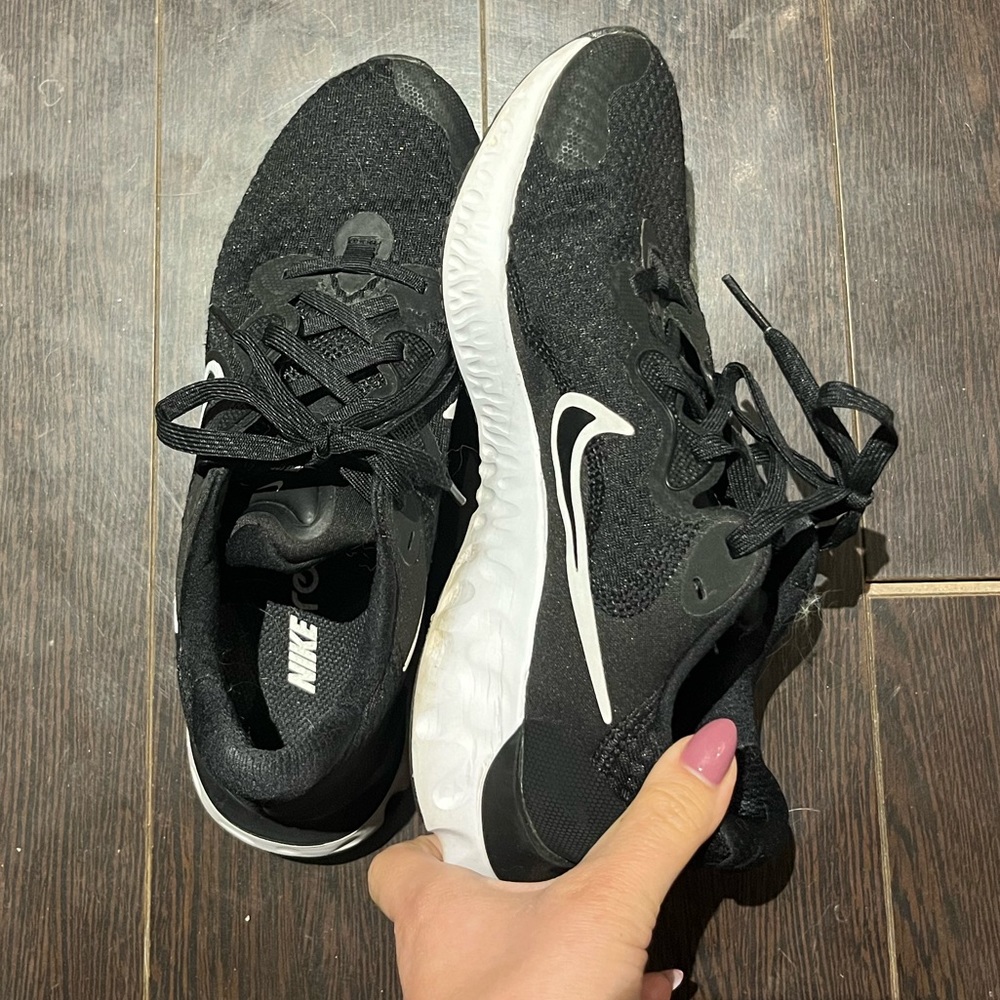NIKE black and white running shoes (WOMEN)